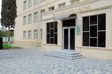 M.Rüstəmov adına 32 nömrəli tam orta məktəb